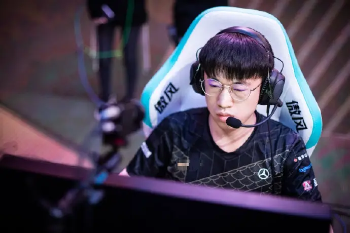 PSG绝杀V5,Deft完成史诗逆转宿敌对决2025世界赛,技惊四座 PSG绝杀V5,Deft完成史诗逆转宿敌对决2025世界赛,技惊四座