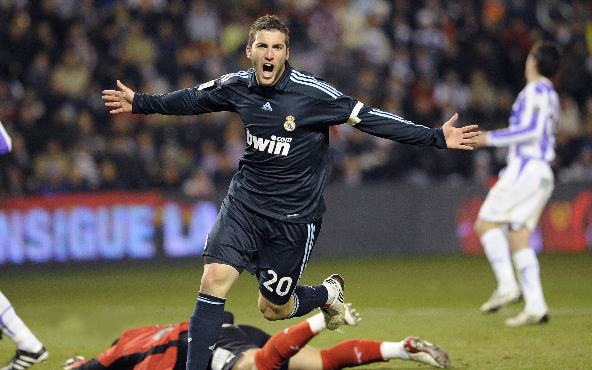 小国逆袭与亚洲之光，当足球打破所有预设剧本